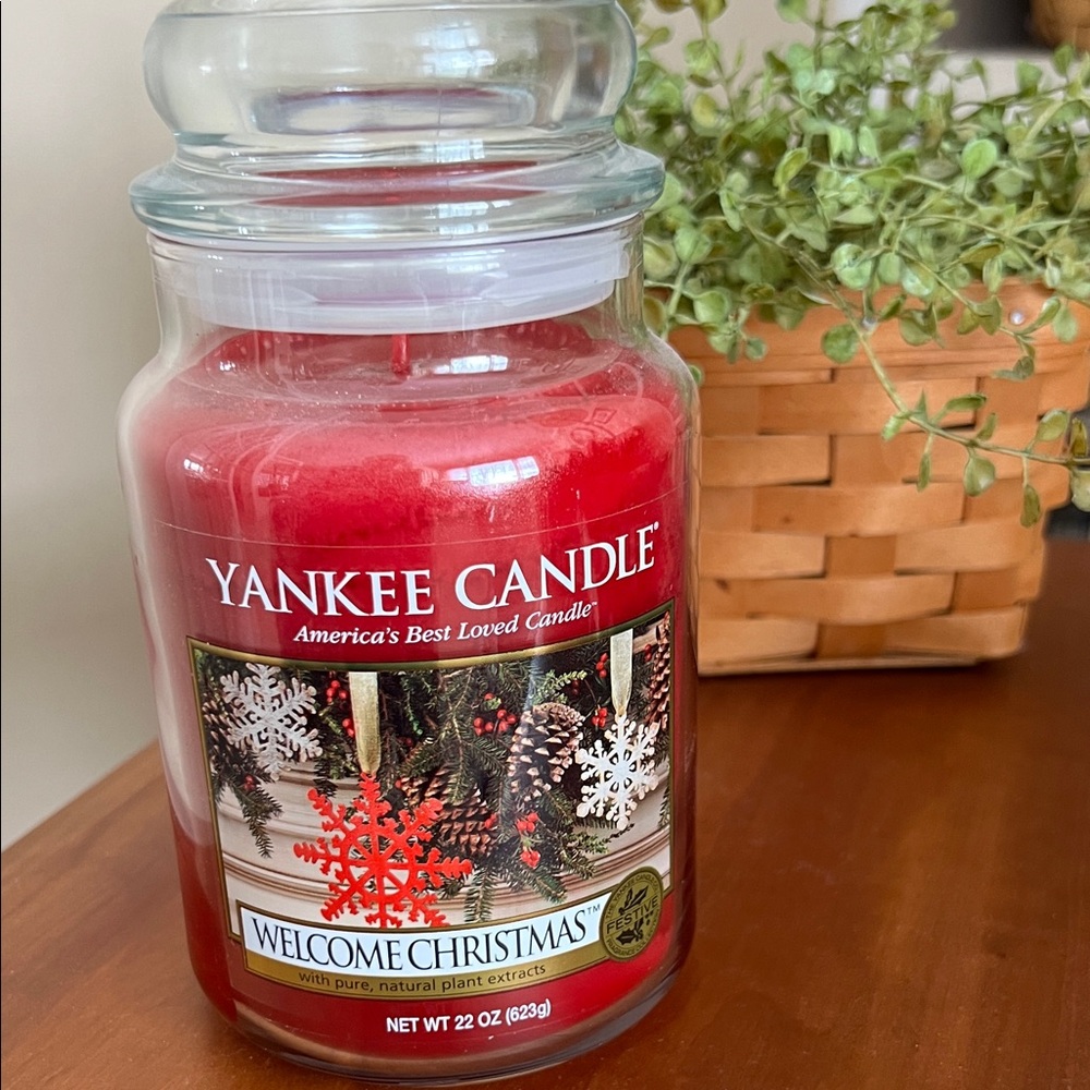 Yankee Candle Festive Red -Welcome Christmas scent Jar - NWT
